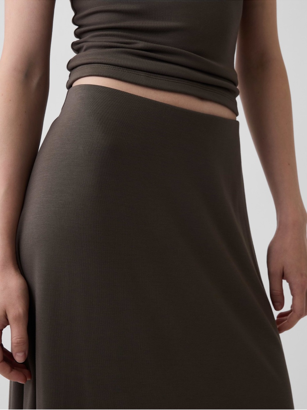 NWT- Gap Women's Olive Green Maxi Skirt and Top! Sleek Solid Silhouette - Picture 3 of 11